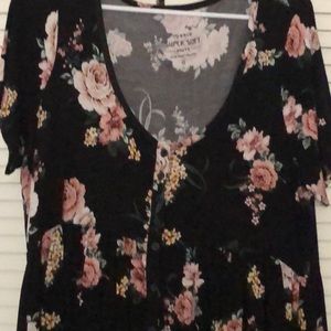 Torrid soft and flowey top